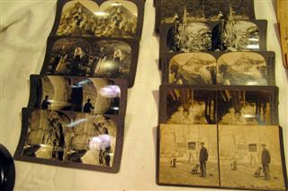 ANTIQUE STEREOSOPE VIEWER PAT APR 12,1904 WITH 70 CARDS & 5 POST CARDS